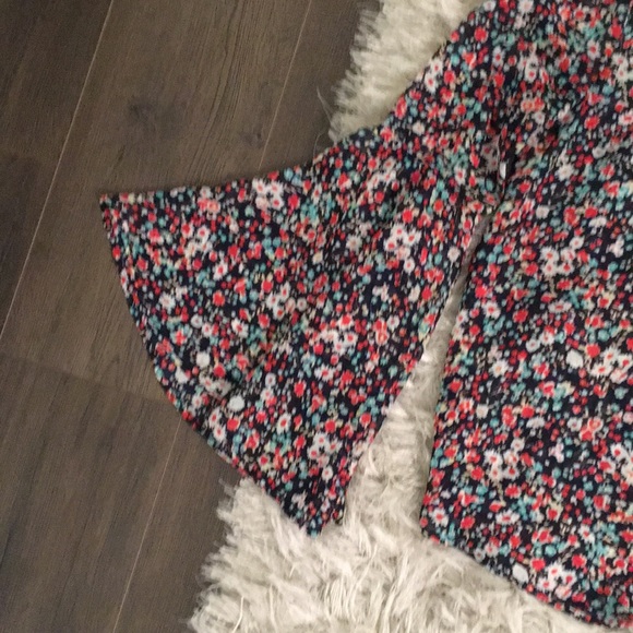 Floral Bell Sleeve top / blouse😍 - Picture 2 of 7